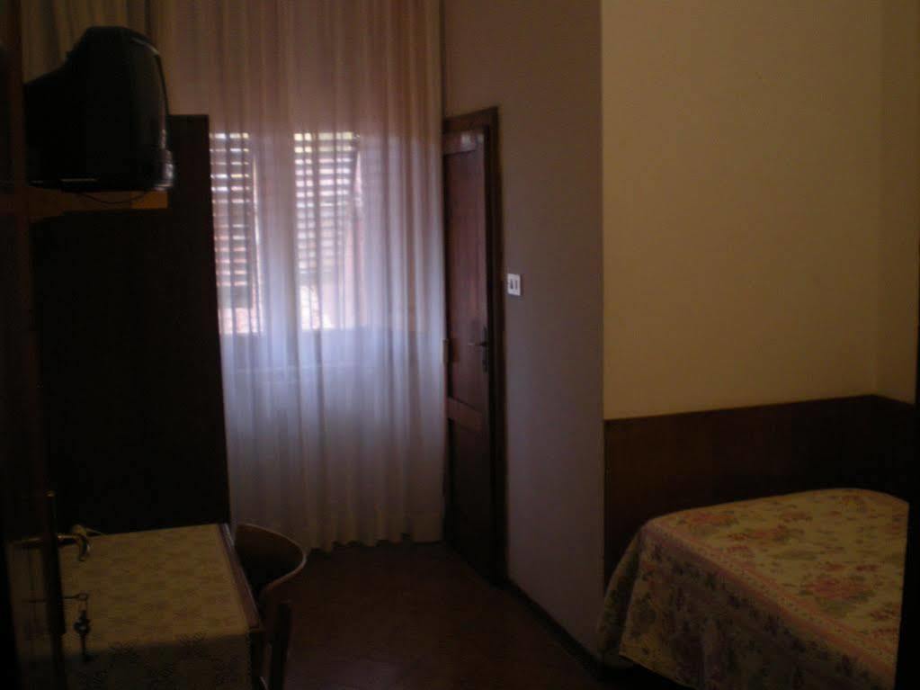 Hotel Prati モンテカティーニ・テルメ エクステリア 写真